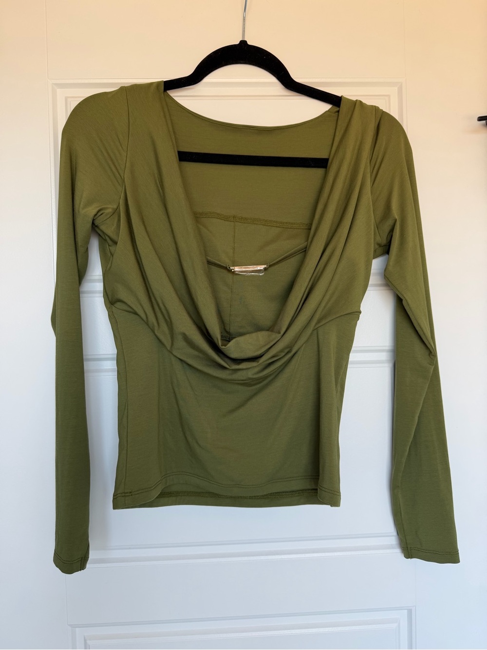 NWOT- Abercrombie & Fitch Bra-Free Cowl-Back Hardware Top